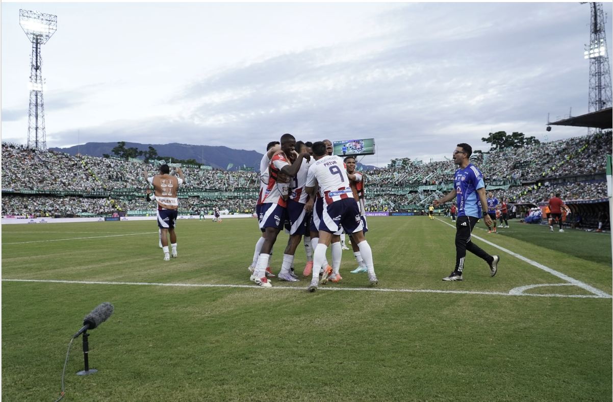 Alt Con la destacada participación de los jugadores paraguayos Guillermo Paiva y Christian Javier Báez, Junior se lleva la victoria frente a Atlético Nacional